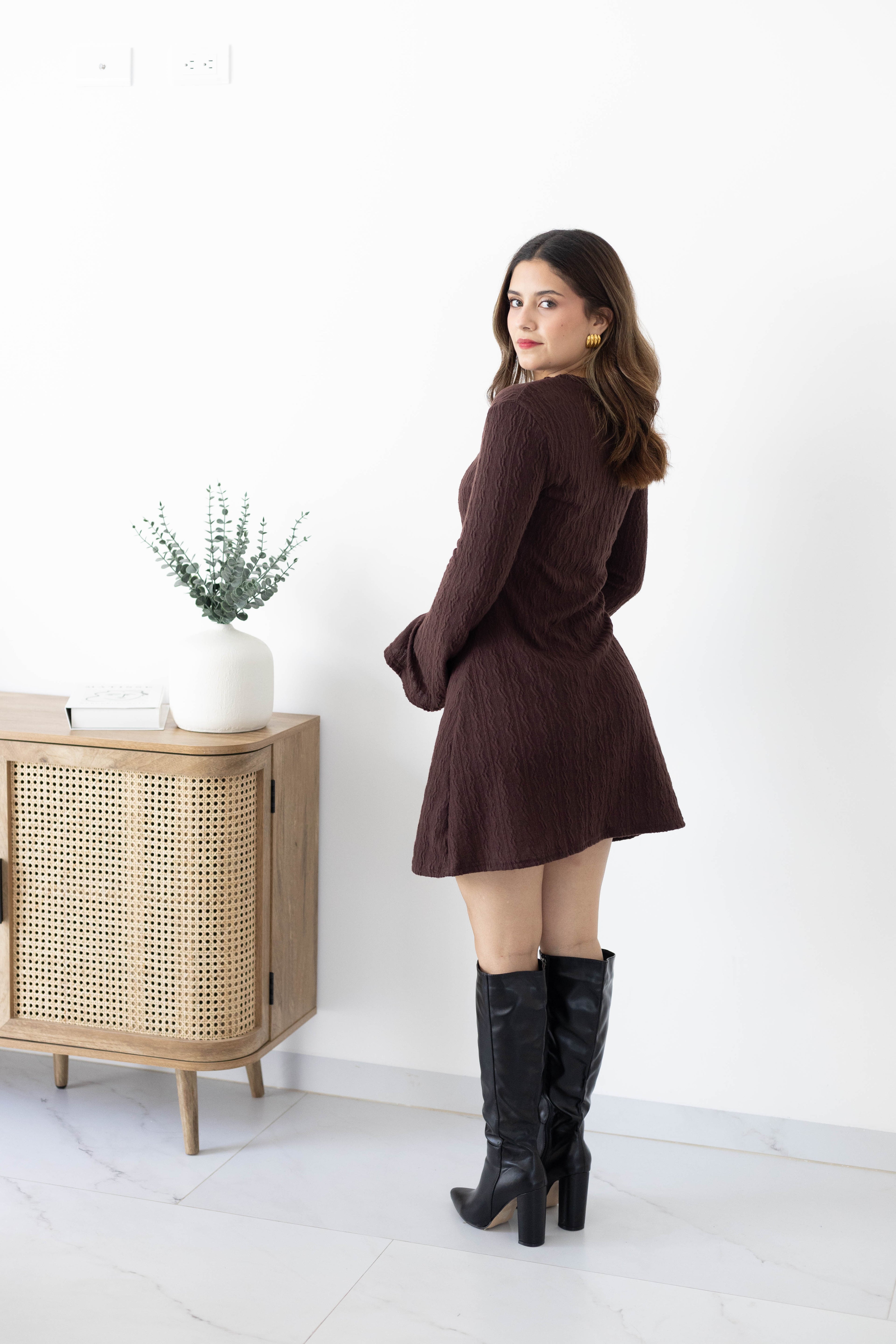 Vestido corto café manga larga