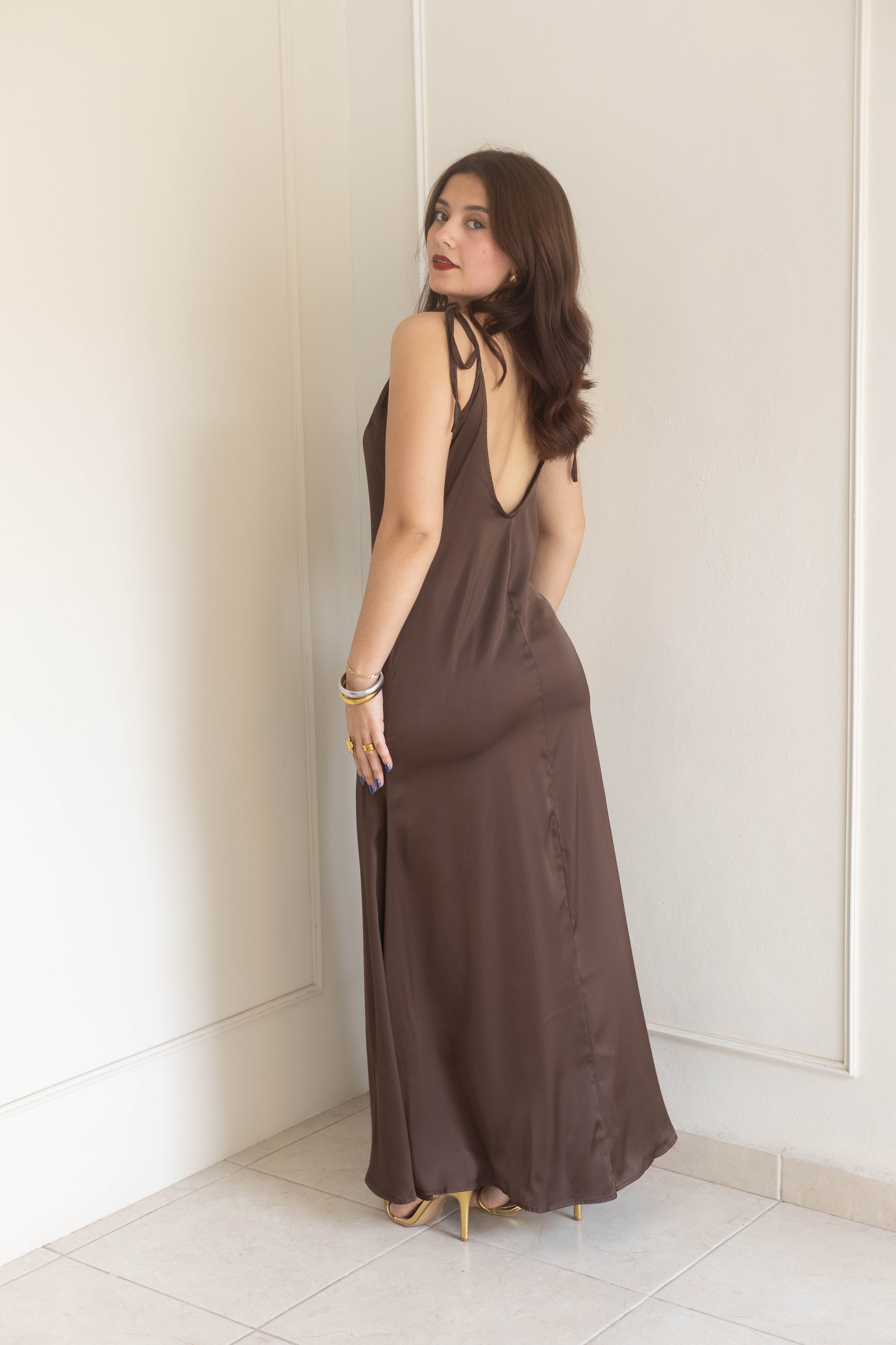 Vestido café satin