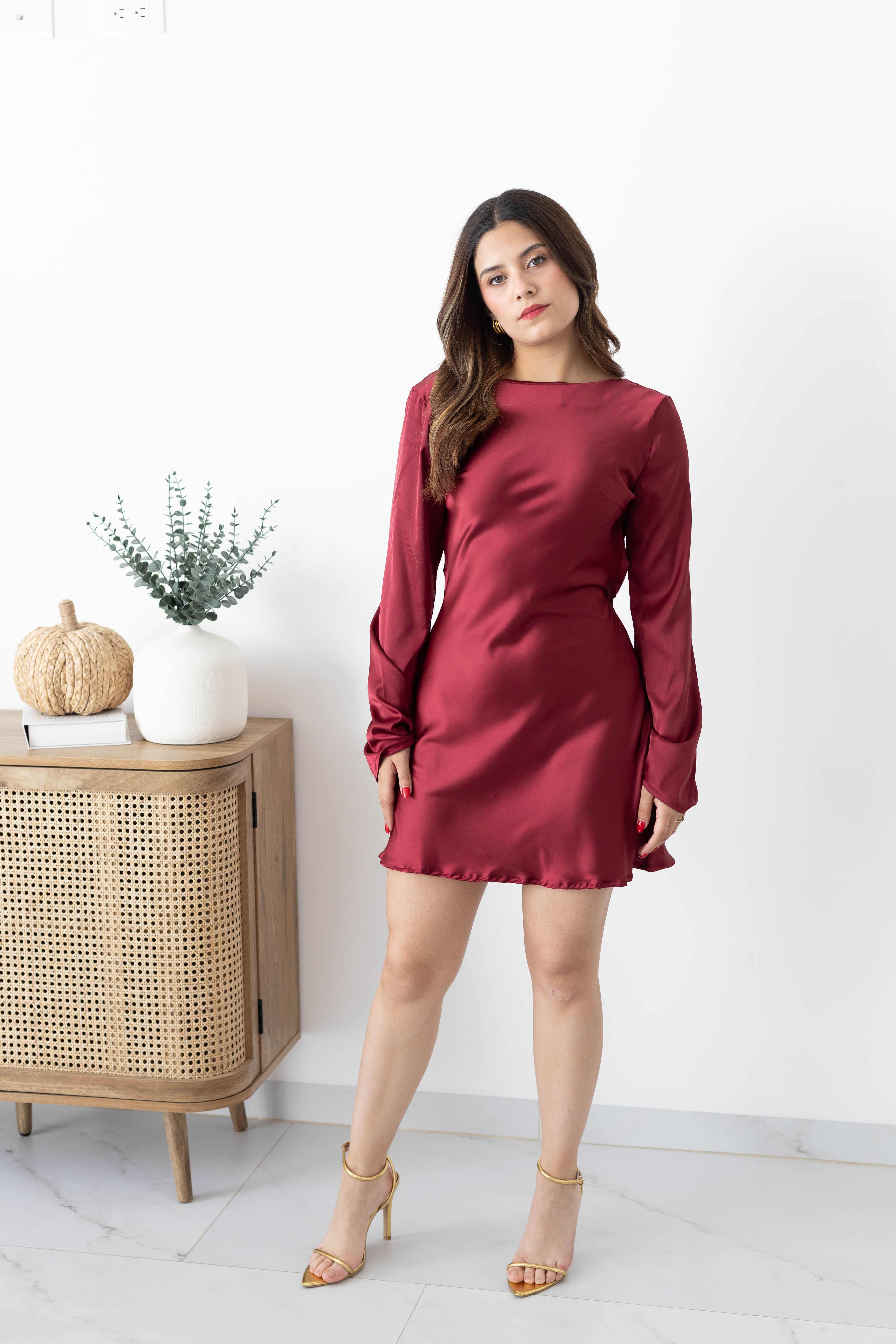 Vestido satín corto