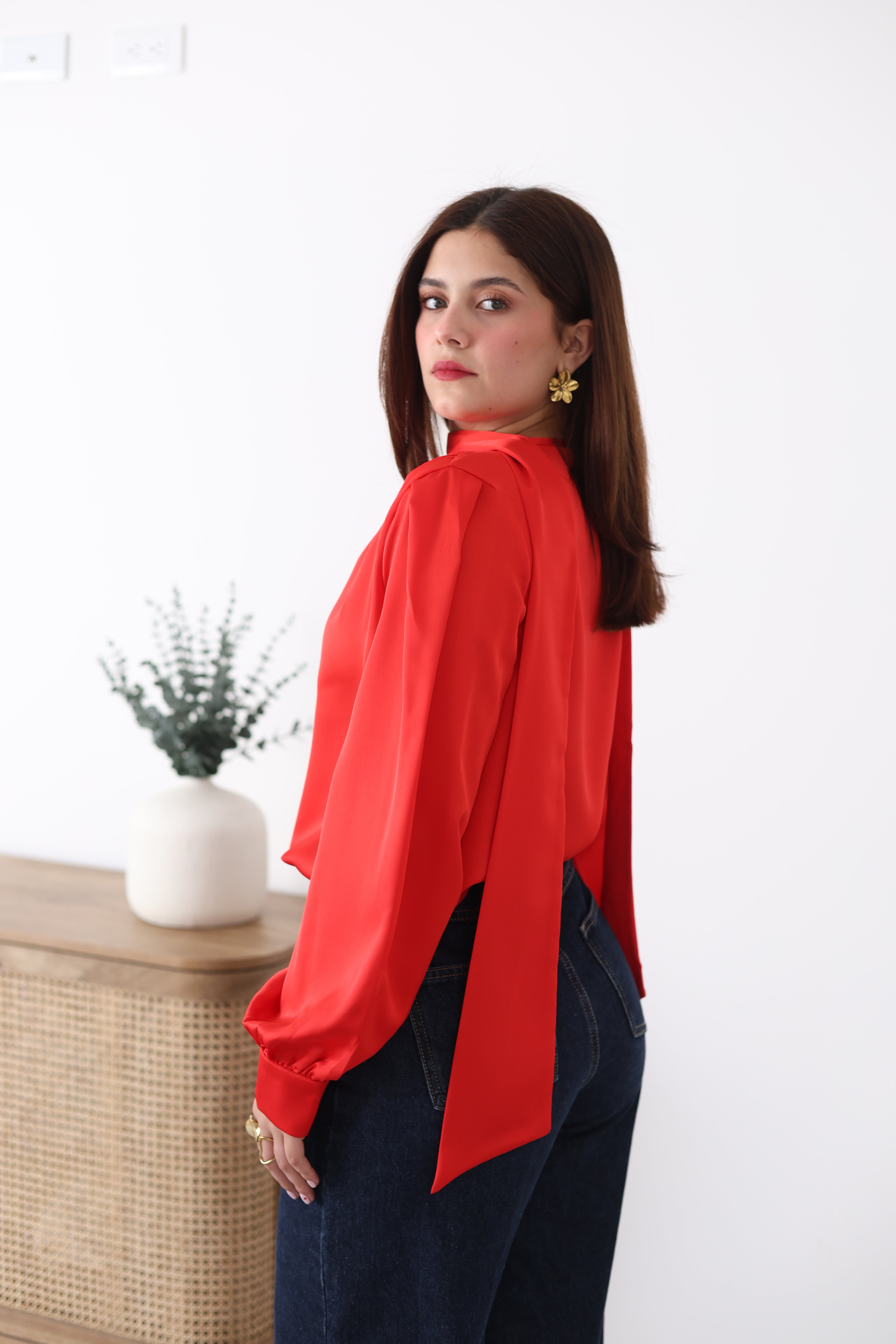 Blusa roja corbatín