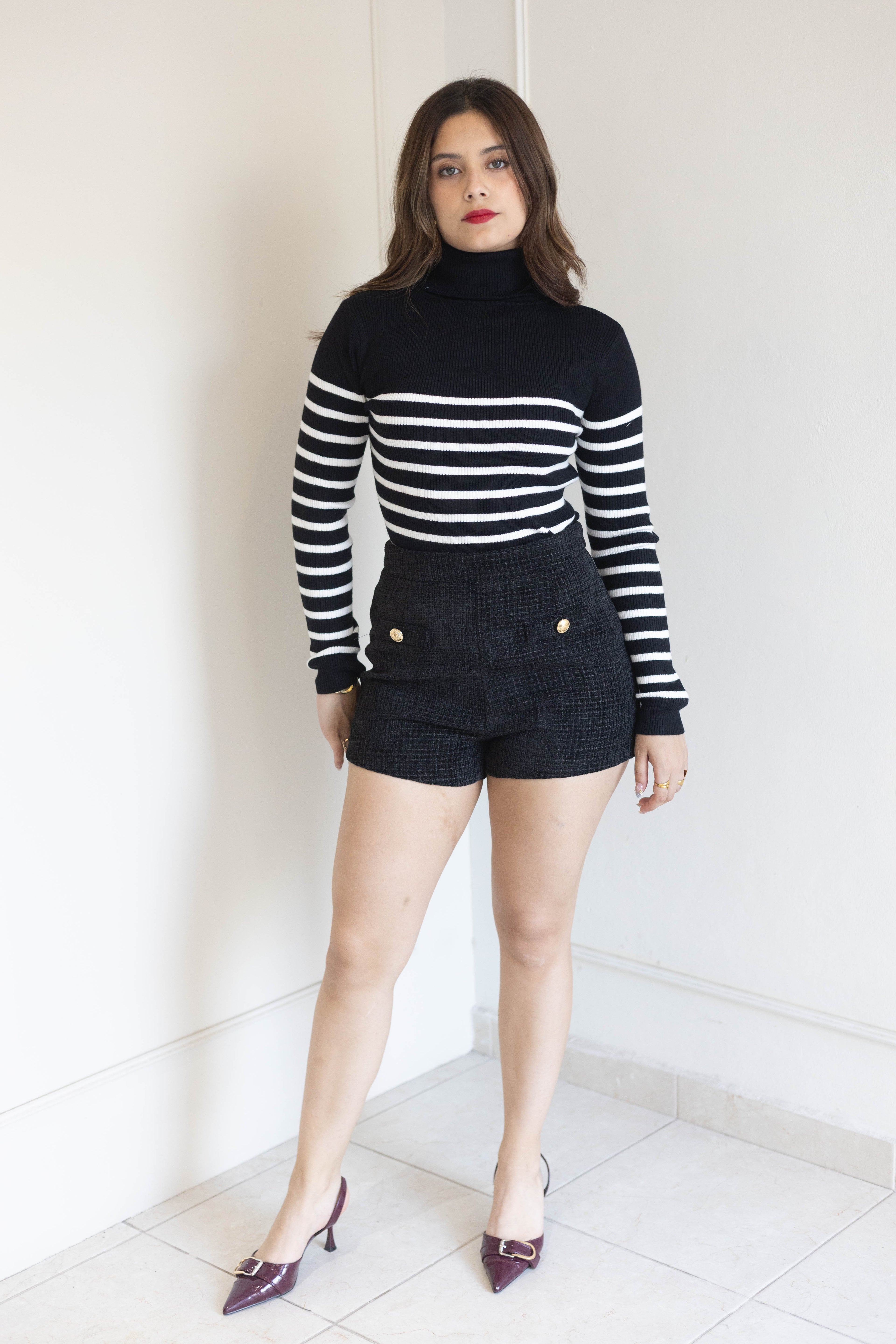 Short con botones dorado