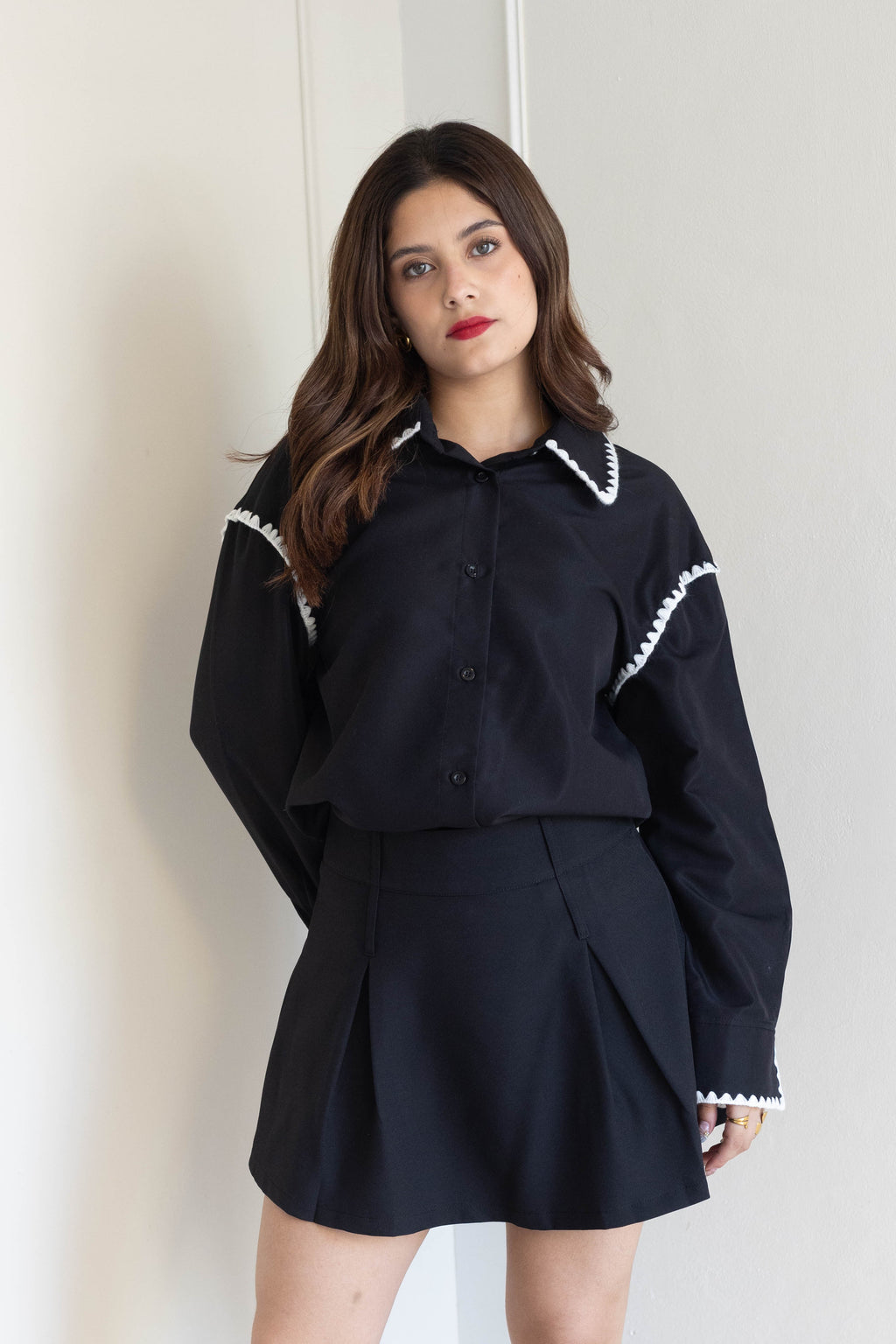 Camisa negra bordado