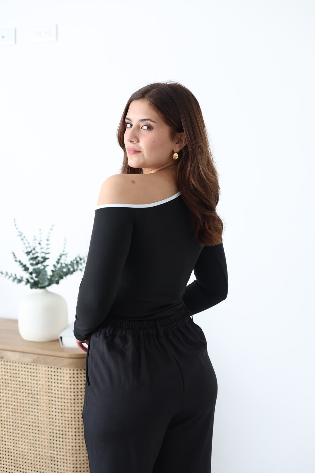 Blusa negra asimétrica