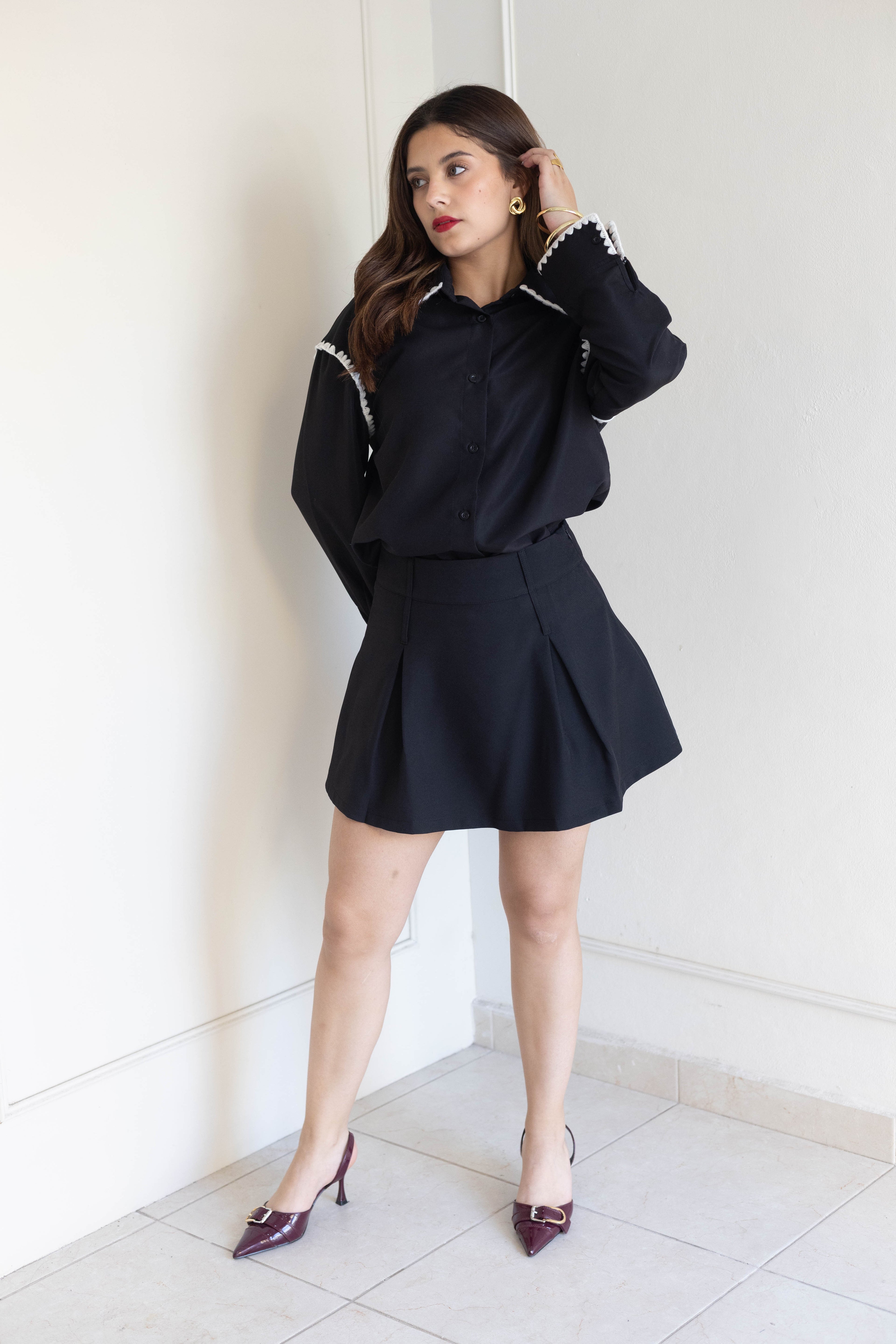 Camisa negra bordado