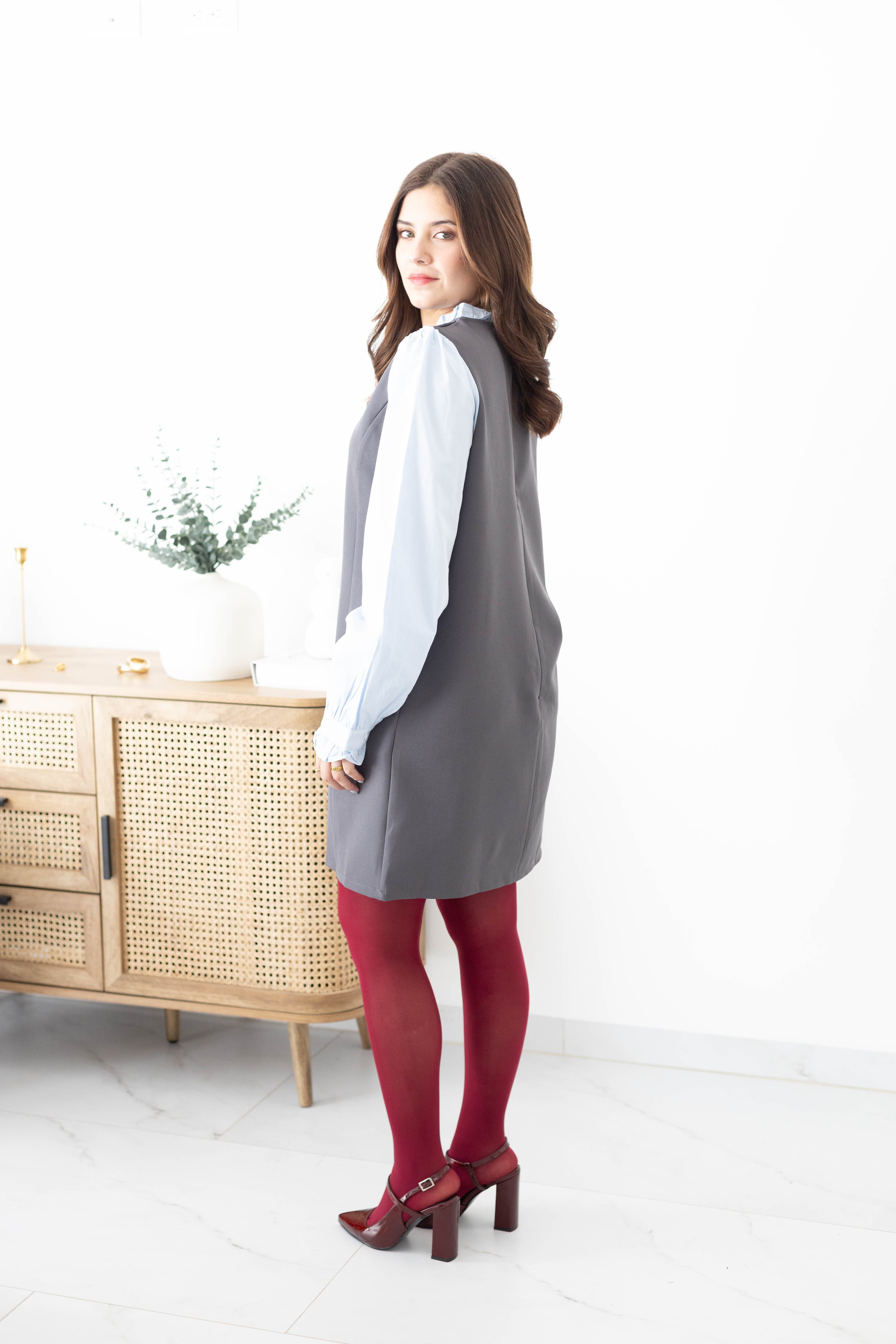 Vestido gris mangas azules