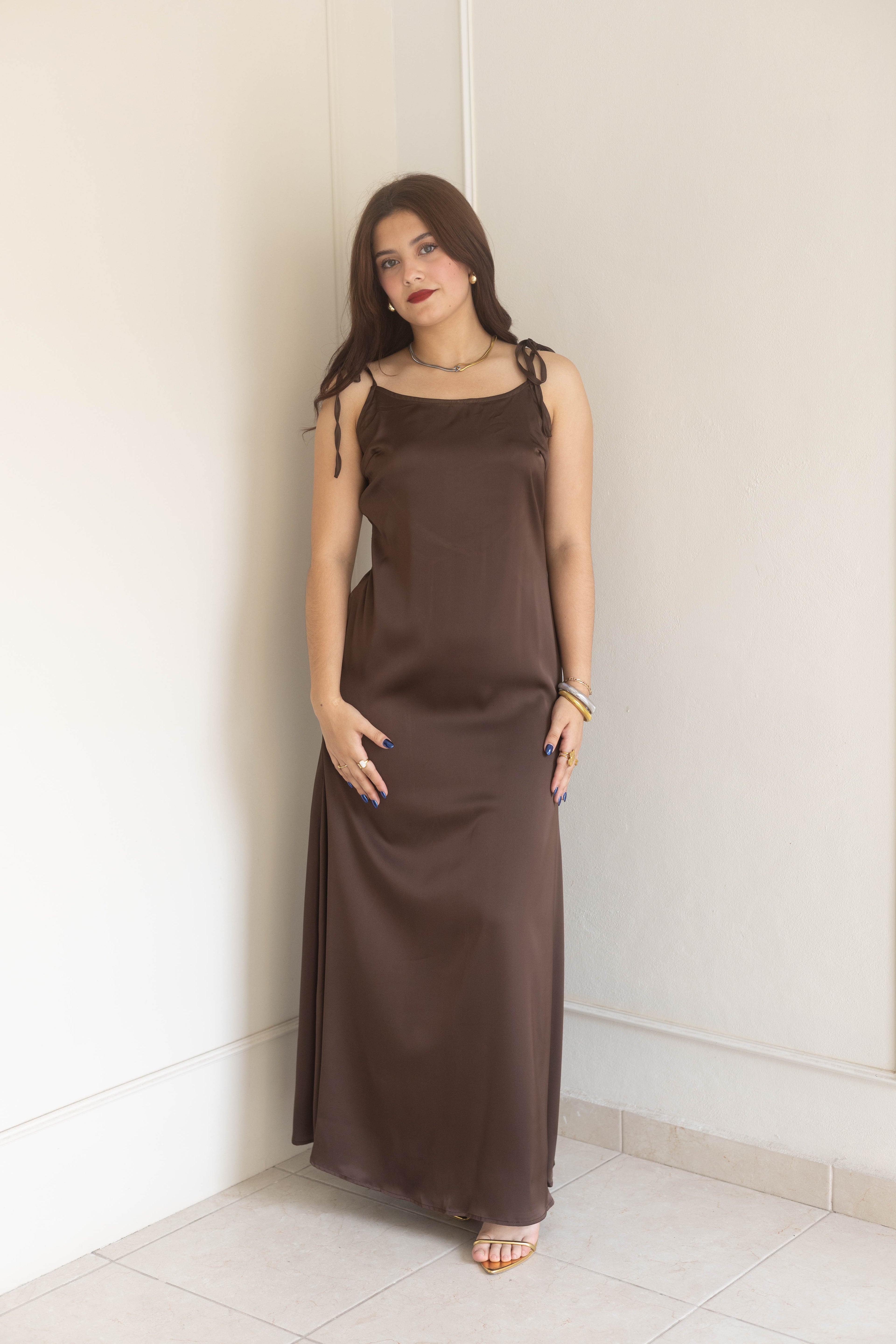 Vestido café satin
