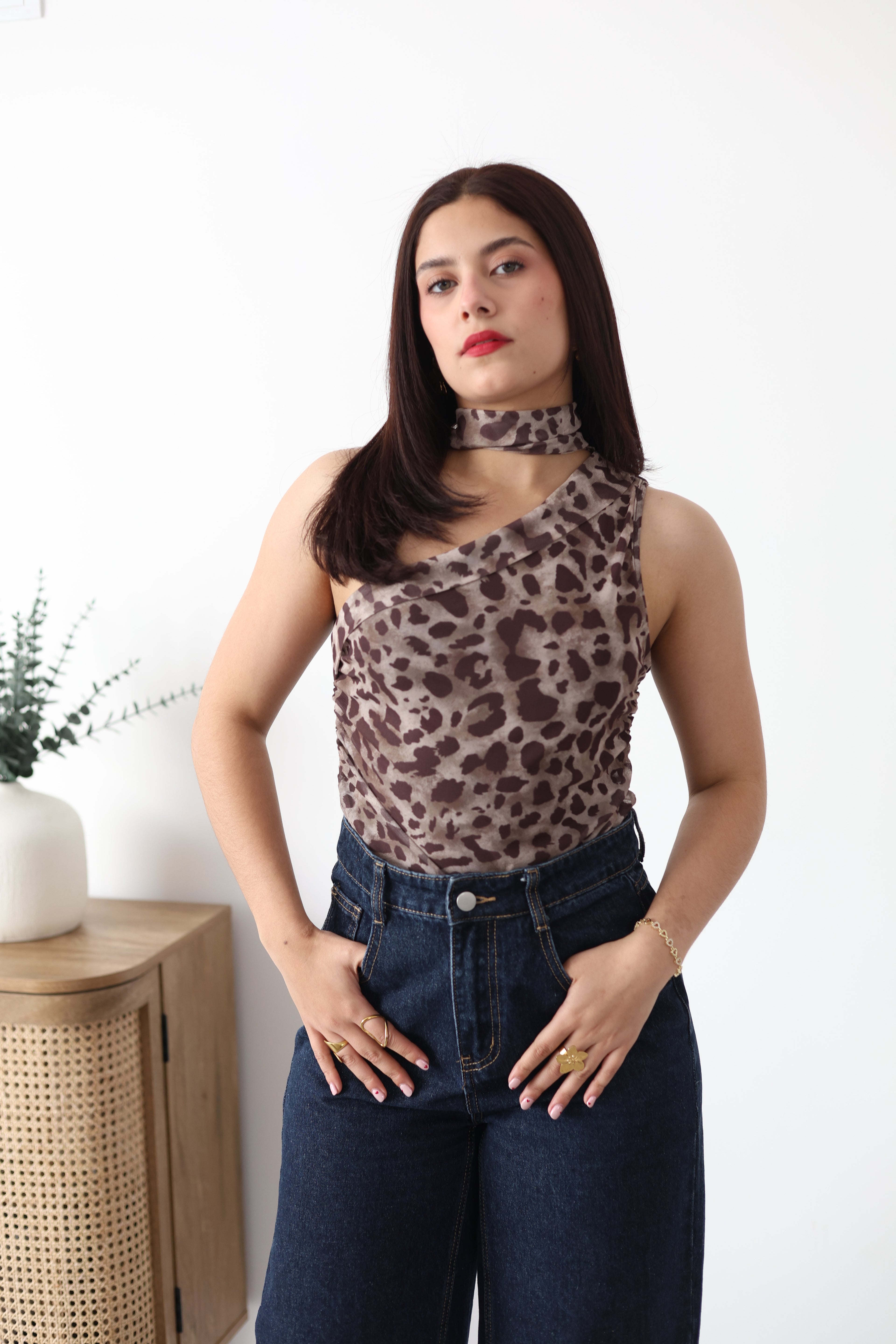 Blusa asimétrica corbatín