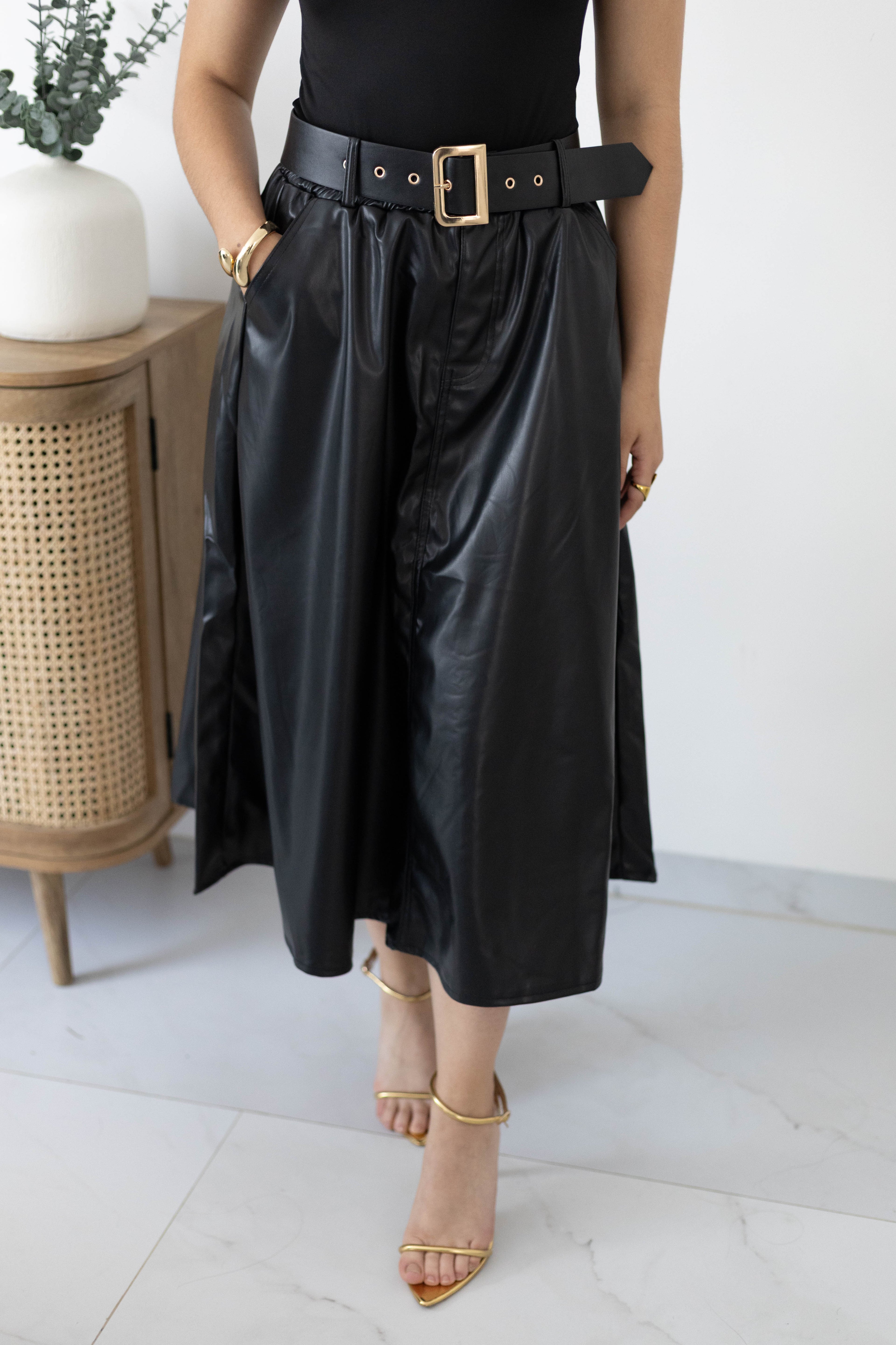 Falda de vinil larga