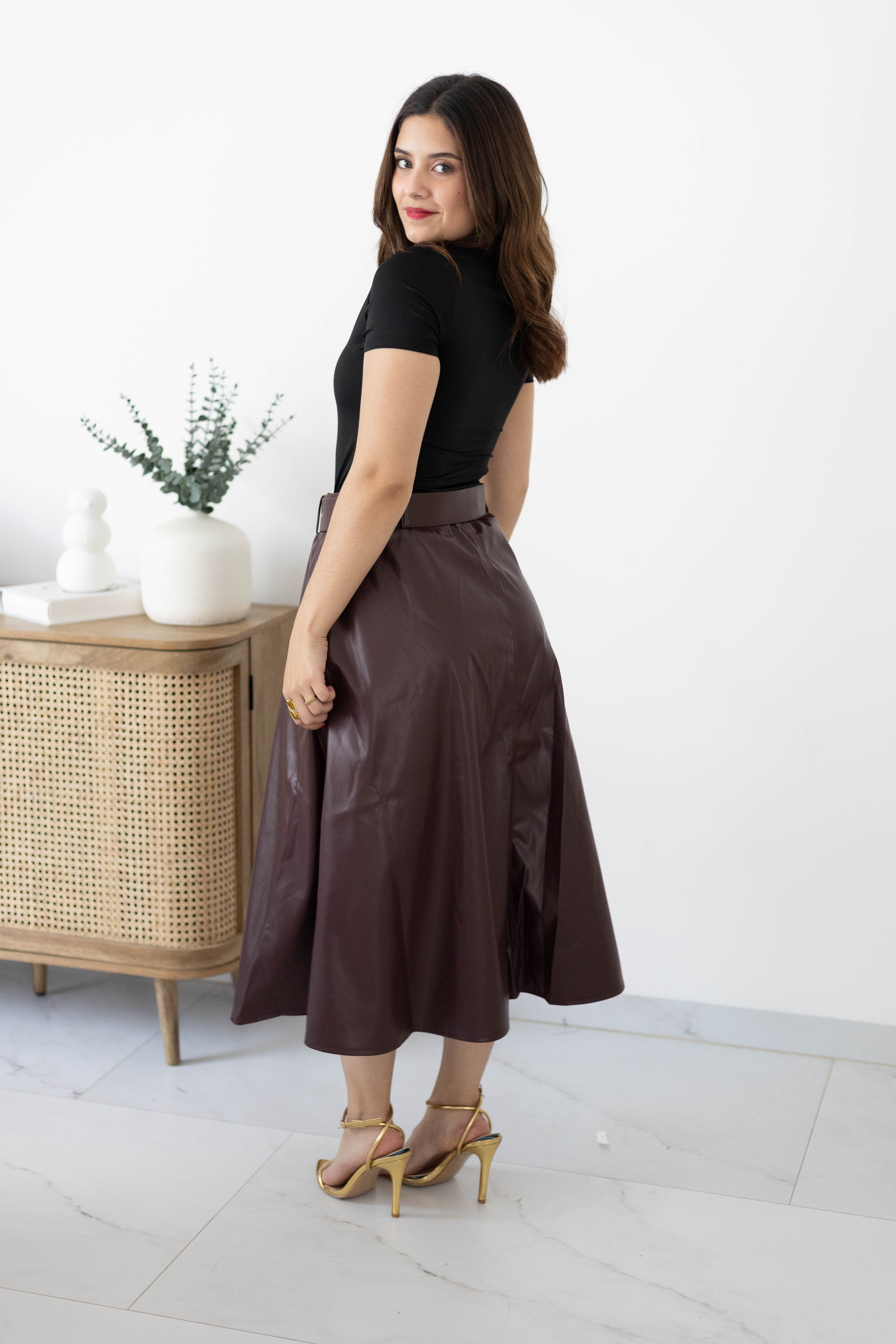 Falda de vinil larga