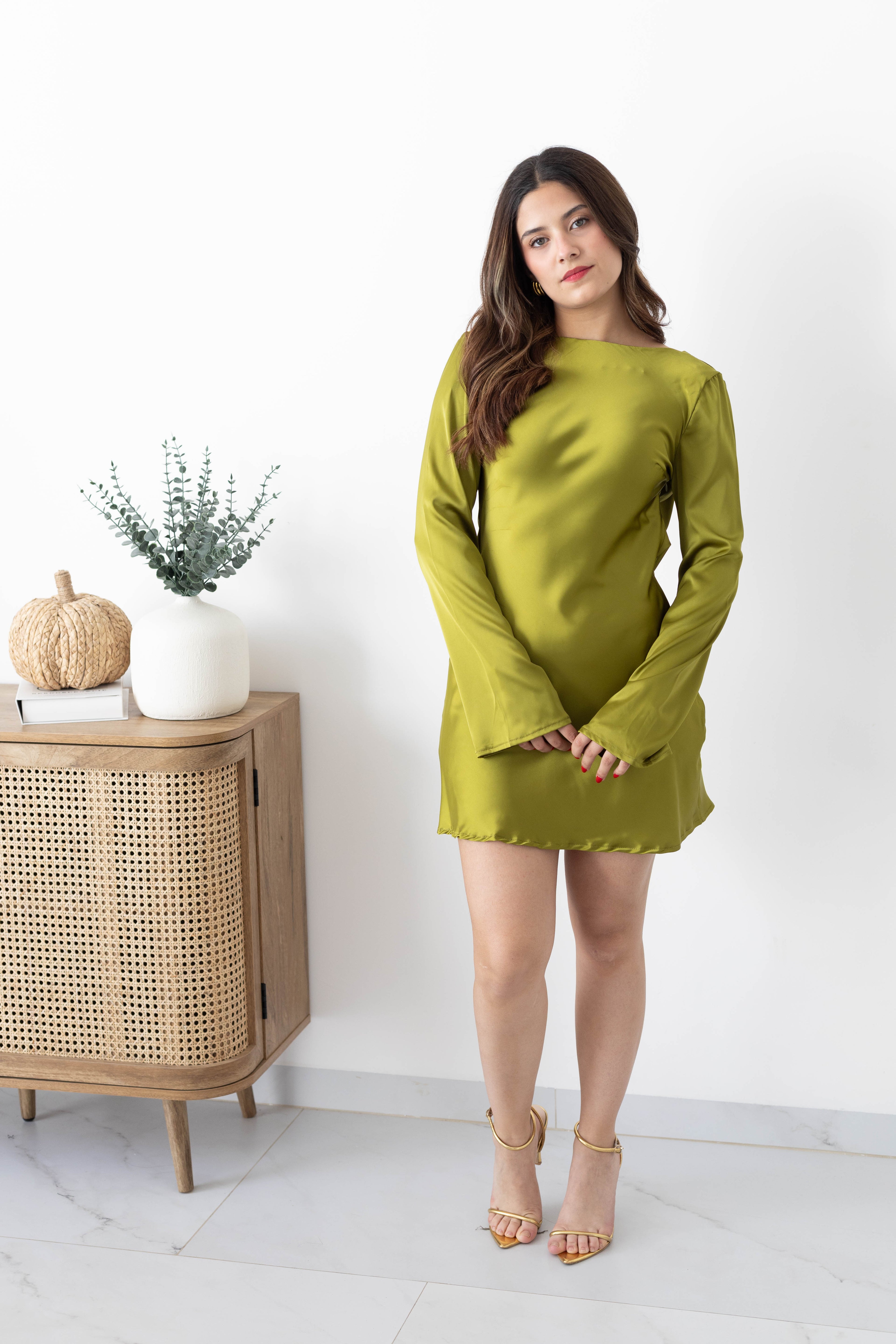 Vestido satín corto