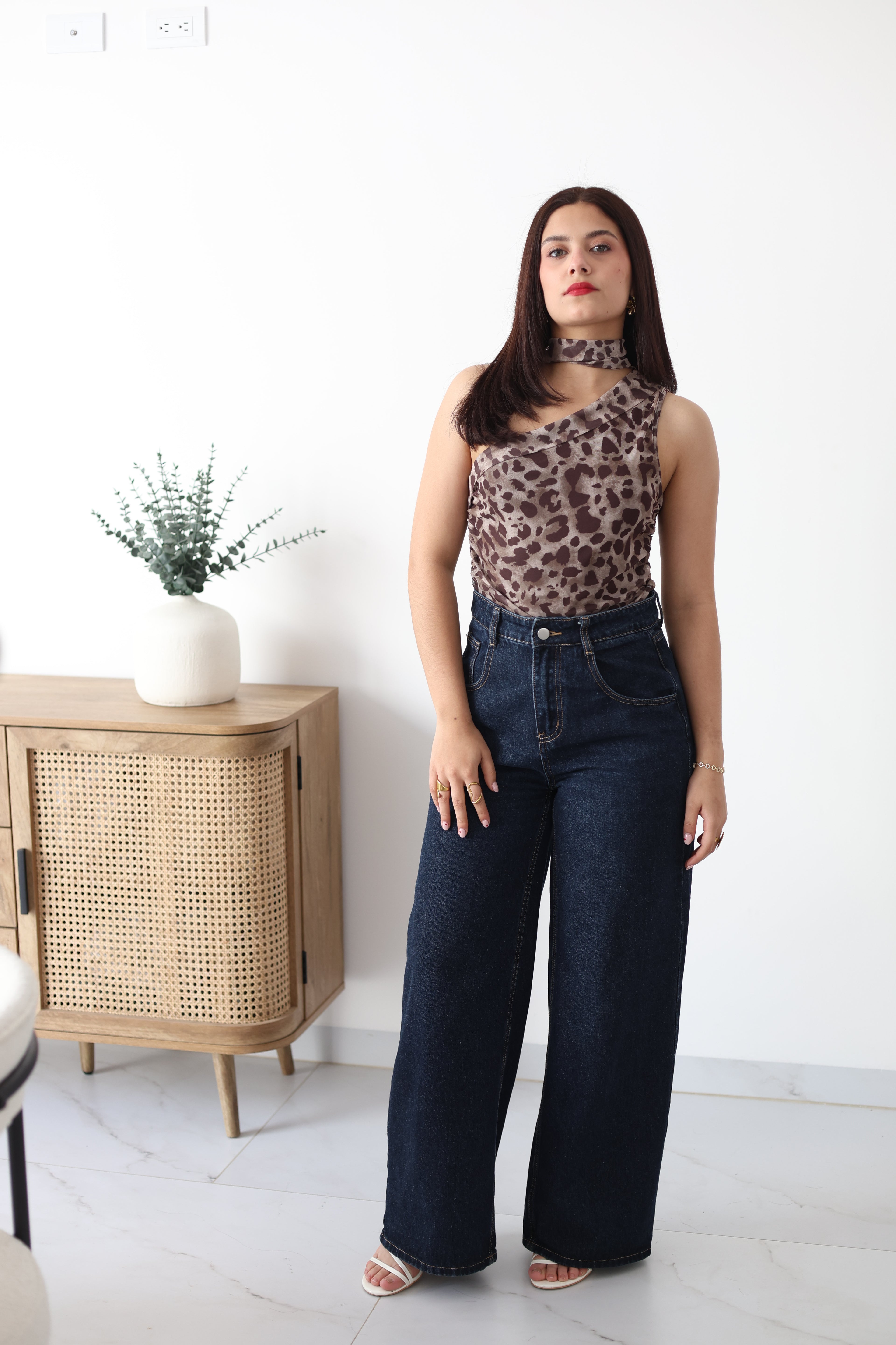 Blusa asimétrica corbatín