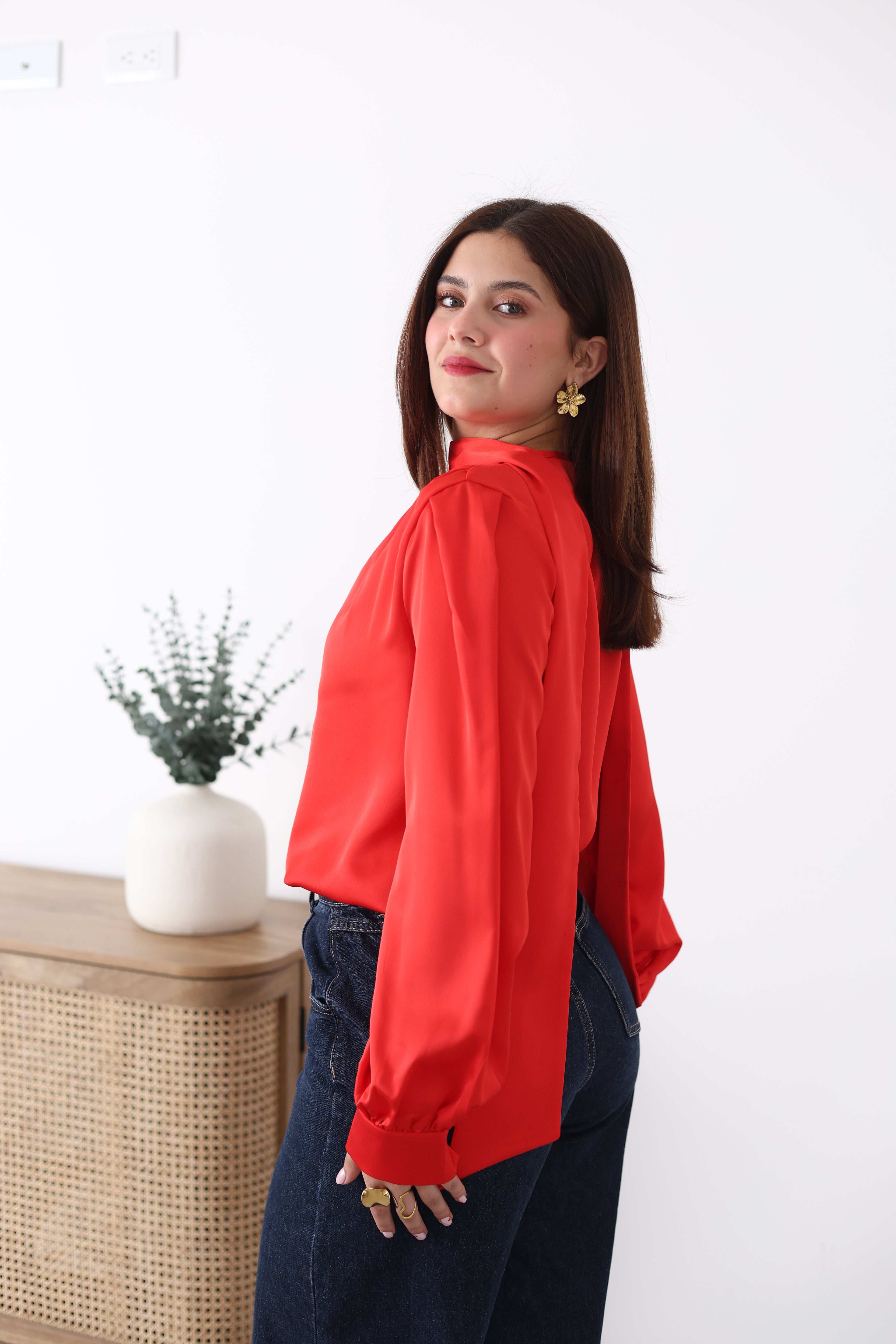 Blusa roja corbatín