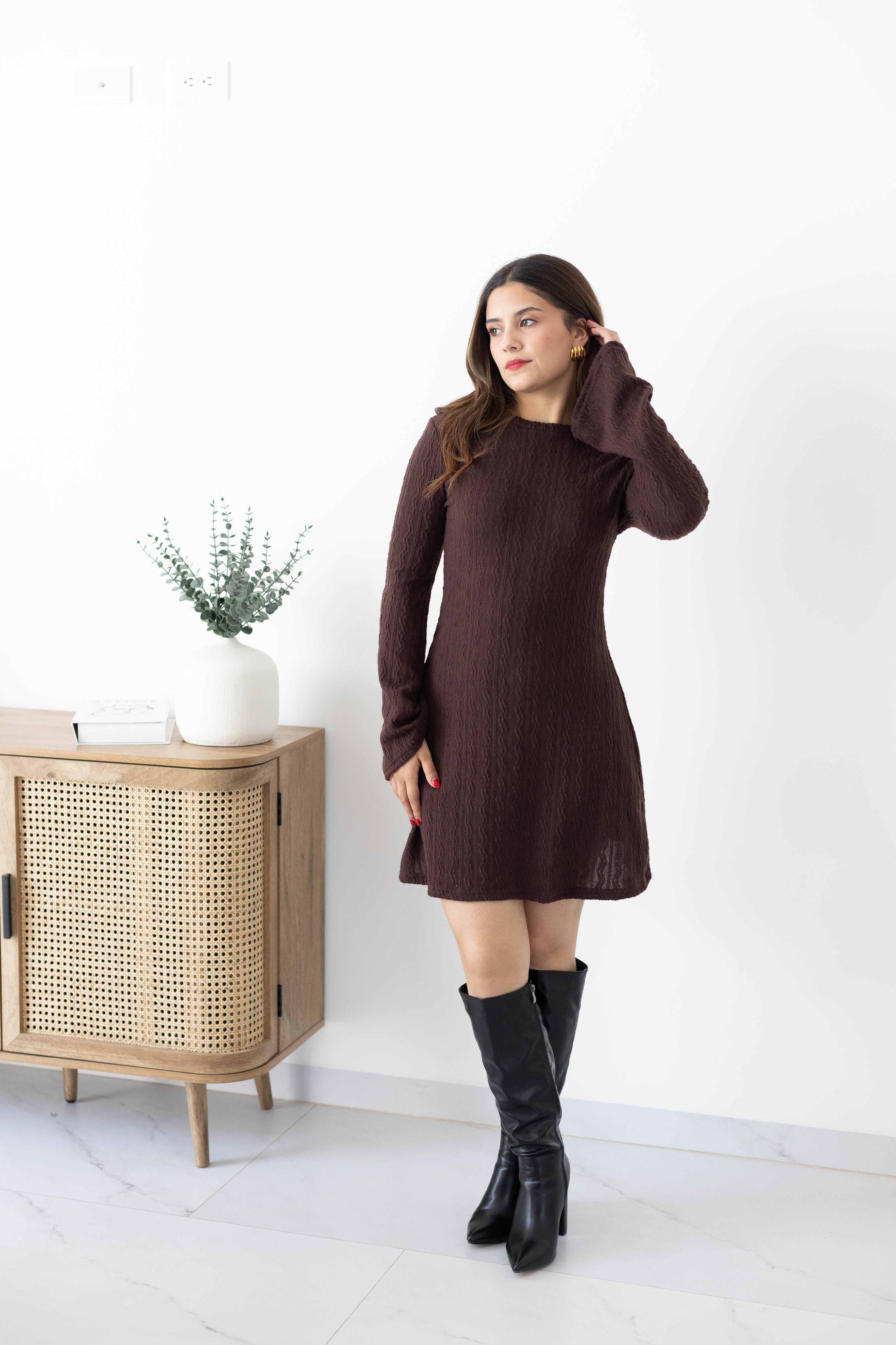 Vestido corto café manga larga