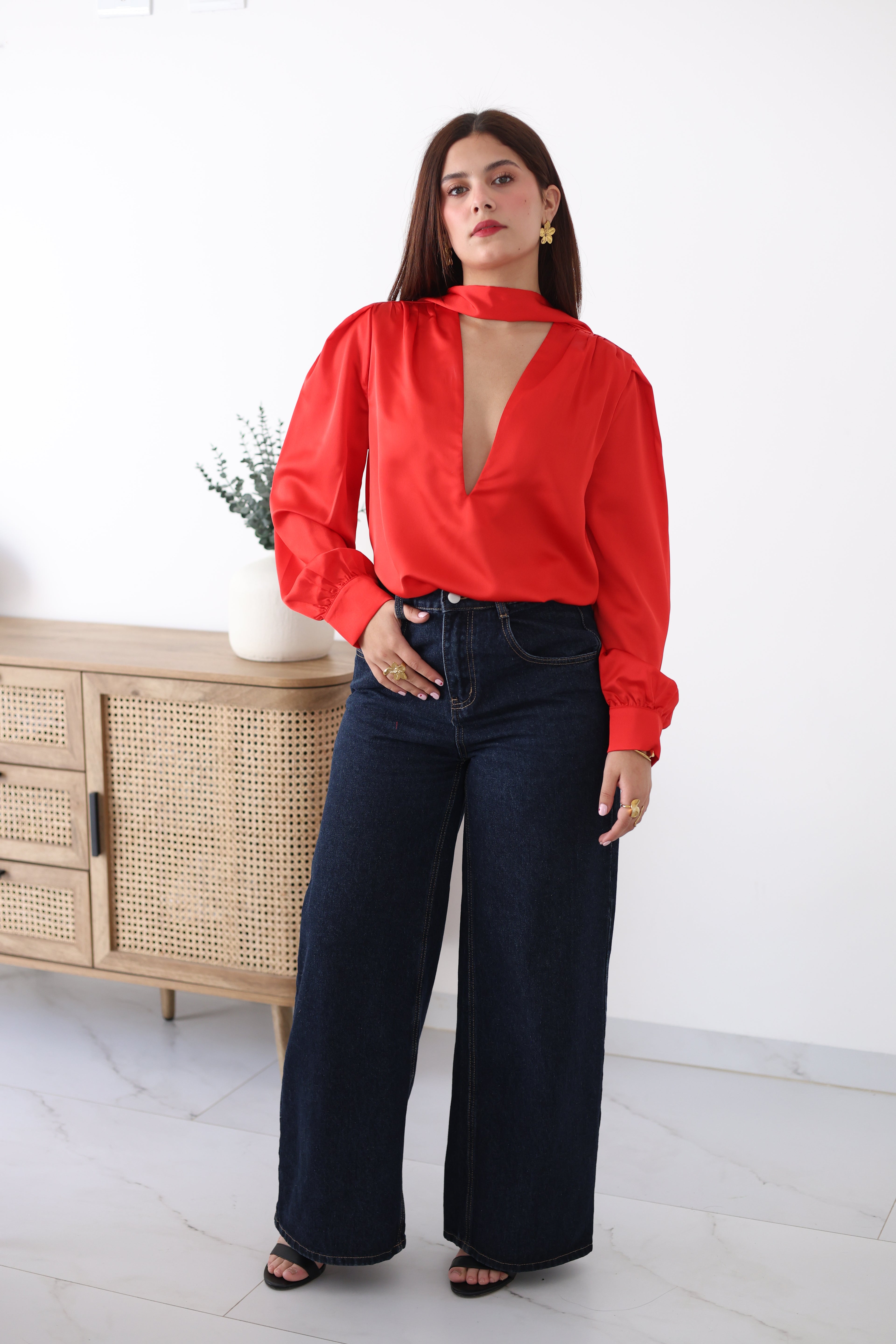 Blusa roja corbatín